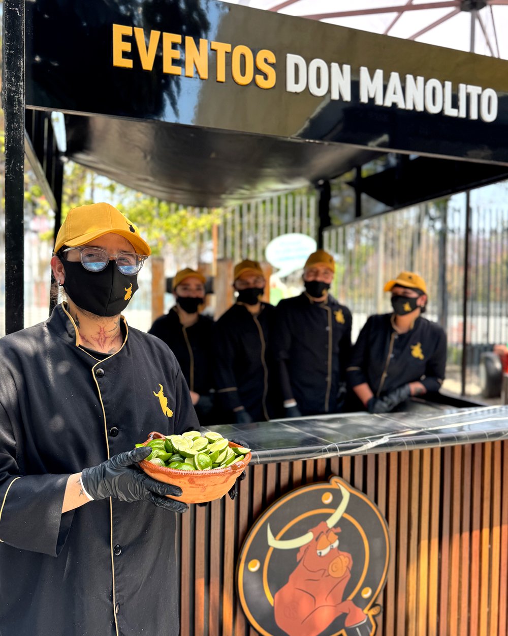 Stand Eventos Don Manolito con su equipo